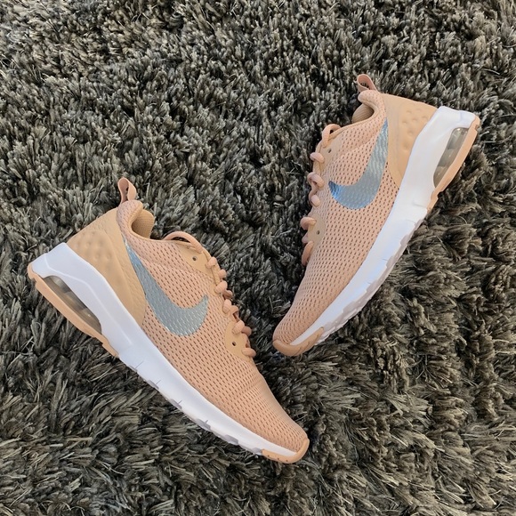 Nike Shoes - NWT Nike Air Max Motion LW